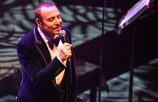 Dolandırıcıların hedefi şarkıcı Cenk Eren oldu!