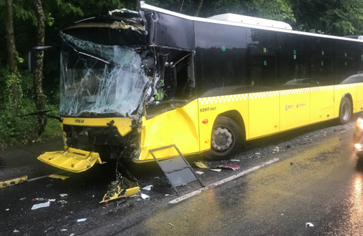 Sarıyer’de İETT Otobüsü, öndeki otobüse çarptı; 2 yaralı