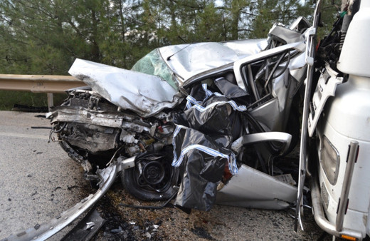 Bilecik'te feci kaza 2 TIR'ın arasında kaldı