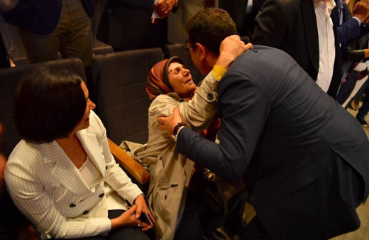 Annesinin sözleri Ekrem İmamoğlu'nu ağlattı