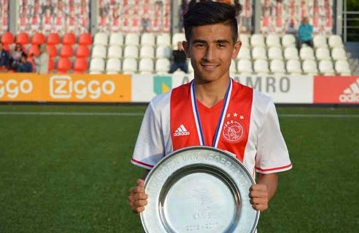 Ajax, Naci Ünüvar'la profesyonel sözleşme imzaladı