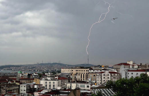 Çamlıca'ya yıldırım işte böyle düştü