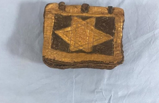 İzmir'de bin 500 yıllık İbranice kitap ele geçirildi