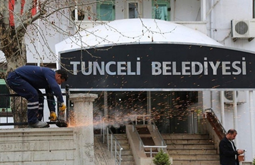 Tunceli Belediyesi tabelasının "Dersim" olarak değiştirilmesi kararına durdurma