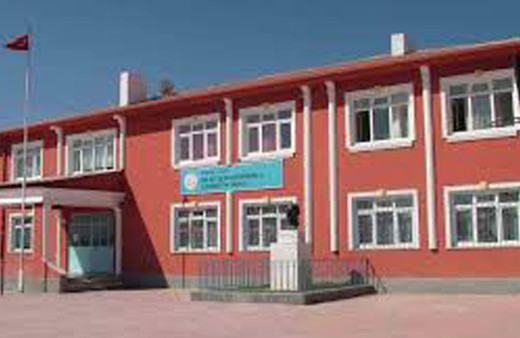 Okul müdüründen öğrencilere dayak