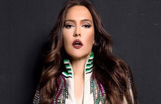 Demet Akalın hem albüm çıkardı hem de dostlarını hayatından çıkardı!