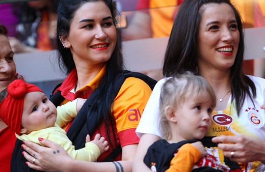 Galatasaray kupasına kavuştu! 22. şampiyonluğun inanılmaz coşkusu