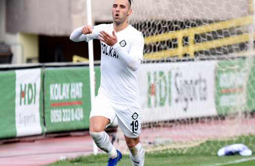 Gol kralı oldu maaşına 3 katı zam istedi