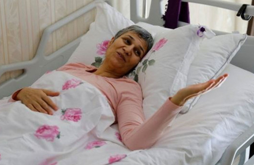 HDP'de açlık grevi bitti Leyla Güven hastaneye kaldırıldı