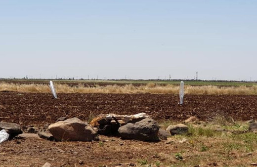 Şanlıurfa'da bir tarlaya uçan balonun içinde mühimmat düştü