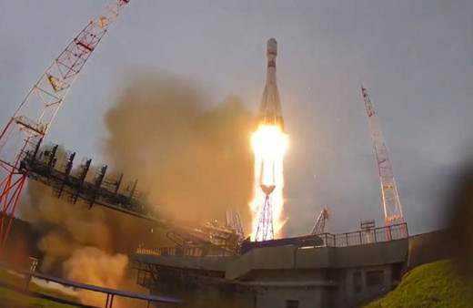 Uydu taşıyan rokete yıldırım çarptı