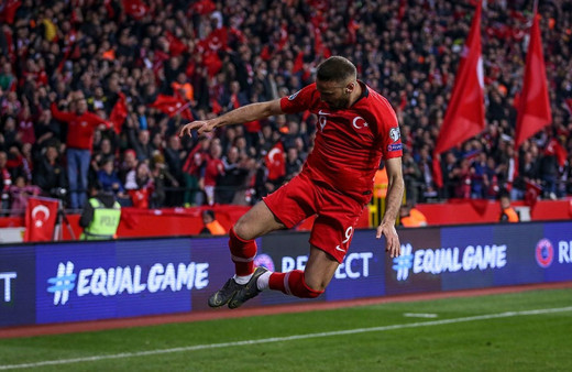 Cenk Tosun: Galatasaray şampiyonluğu hak etti