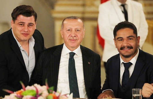 Cumhurbaşkanı Erdoğan'dan Taha Akgül'e bıyık esprisi