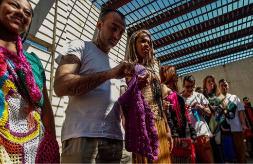 Sıra dışı bir defile! Cezaevinde moda defilesi düzenlendi!