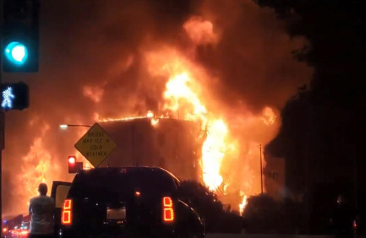 ABD’de 115 yıllık otel yangında kül oldu