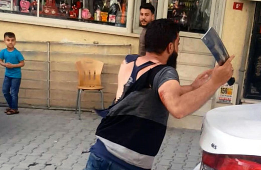 Esenyurt'ta bıçaklı satırlı sandalyeli kavgada dehşet anları