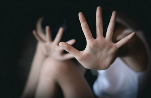 Öz kızlarına cinsel istismarda bulundu mahkeme tavandan cezalandırdı