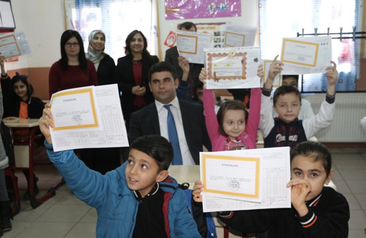 Karnesinde 2 olan öğrenci takdir-teşekkür alabilir mi?