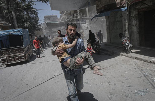 Esed rejimi İdlib'de sivilleri vurdu