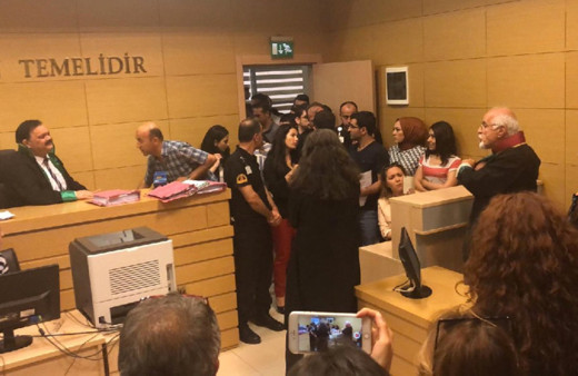 Avukatın etek boyuna takan hakim Mehmet Yoylu görevden uzaklaştırıldı