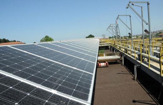 Güneş enerjisi yatırımları bu yıl ilk kez petrol üretimi harcamalarını geride bırakacak