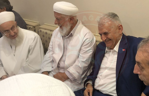 Binali Yıldırım'dan İsmailağa camiasına ziyaret