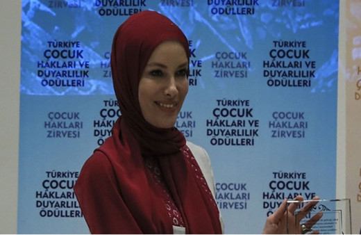 Gamze Özçelik artık tamamen örtündü! Tanzanya'dan paylaştığı kare