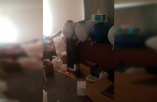 İzmir'de lüks siteyi içki imalathanesine çevirmişler