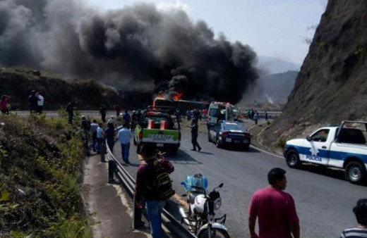 Meksika’da yolcu otobüsü ile TIR çarpıştı: 21 ölü, 30 yaralı