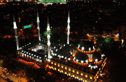 Bursa'da 'Kadir Gecesi'nde camiler doldu