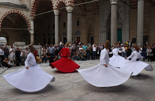 Selimiye Camii'nde semazen gösterisi büyüledi