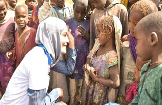 Gamze Özçelik tesettüre girmişti! Yardımlarıyla gönüllere taht kuruyor