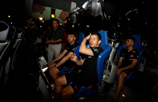 Güle oynaya bindiler ama yürekleri ağızlarına geldi