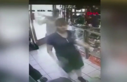 Kadın çalışanı beyzbol sopasıyla bayıltıp dükkanı soydu