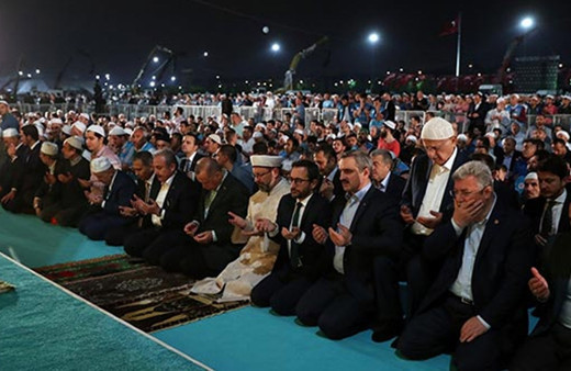 Yenikapı'da Enderun usulü teravih namazı kılındı