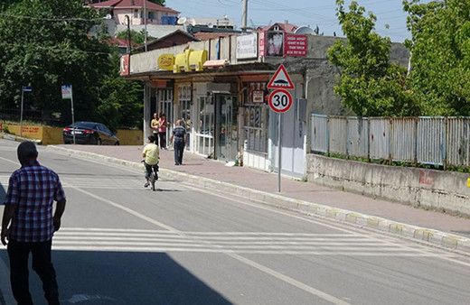 Belediyeye 10 yıllık kira borcunu ödememek için dükkanı şehit derneğine çevirdi
