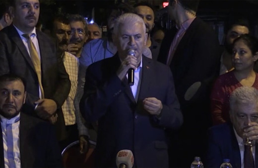 Binali Yıldırım vatandaşlarla bir araya geldi