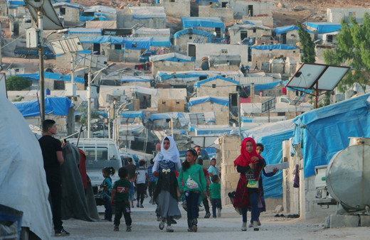 İdlib'de bombardıman altında bayram