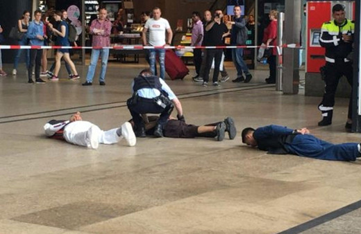 Müslümanlar Alman polisine isyan etti