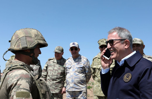 Asker ailesinden Hulusi Akar'a bomba davet