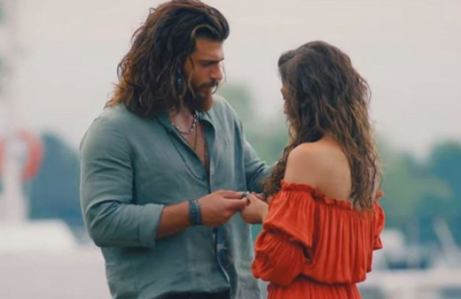 Demet Özdemir-Can Yaman aşkını amcası ele verdi!