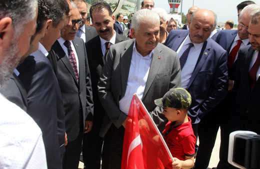 Yıldırım'ın, yüzlerce hemşehrisiyle tokalaşması 1 saat 8 dakika sürdü