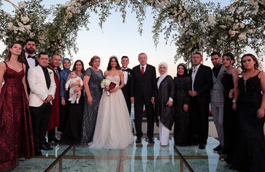 Erdoğan Mesut Özil'in nikah şahidi oldu! Düğüne spor ve sanat camiasından birçok isim katıldı