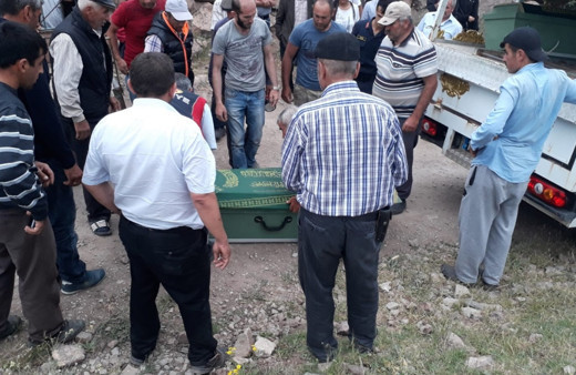 Çorum'da traktör uçuruma yuvarlandı Bir aile yok oldu