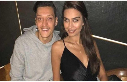 Mesut Özil-Amine Gülşe çiftinin kına gecesinde "Ölürüm Türkiyem" şarkısı