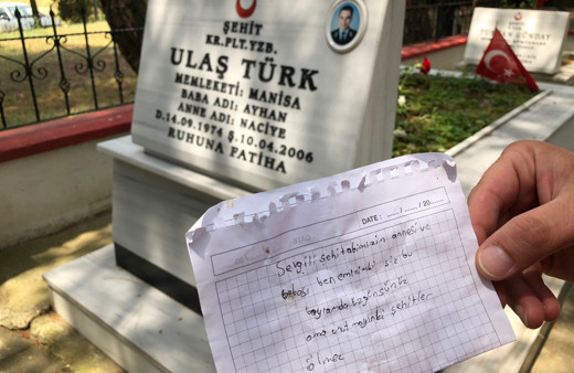 Şehit mezarına bırakılan not duygulu anlar yaşattı