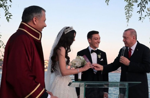 Mesut Özil'in düğünü Alman basınında geniş yankı buldu