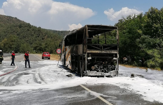 Marmaris'te yolcu otobüsü alevler içinde kaldı
