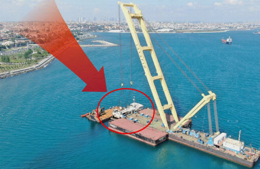 İstanbul'da batan 115 metrelik geminin arka bölümü sudan çıkarıldı
