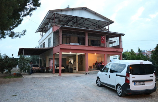 Antalya'da bir şahıs not bırakıp kendini astı